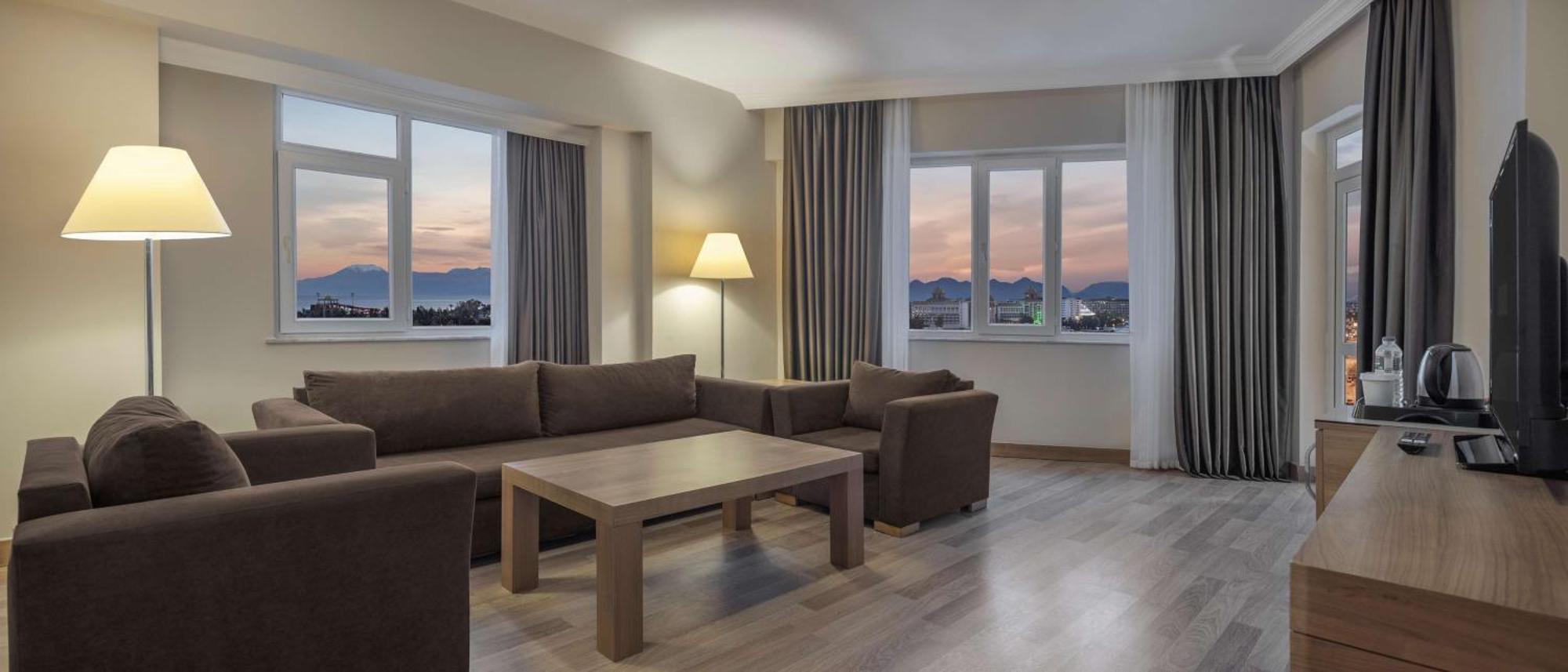 Wyndham Garden Lara Hotell Antalya Eksteriør bilde